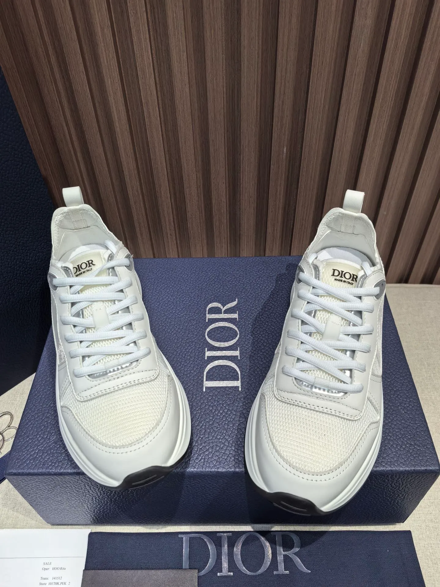 Factory price: 440💰 🔍Top purchasing agent🇮🇹 Dior's super-popular sports shoes, popular for street men, are synchronized with the new product counters. The uppers are made of Italian original imported cowhide and matched with D's customized fabrics. It is a must-have for fashionistas. The complex craftsmanship is perfectly reproduced. Imported soft cowhide foot pads, soles: original soles specially provided by the original factory, exclusive movable molded soles are super comfortable, original factory follow-up goods, 🔍🔍high quality, you can enter and exit the counter at will, welcome to compare, code number 38-45 (46 can be customized and cannot be returned or exchanged)
